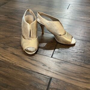 Bandolino Elegant Gold Peep-Toe Heels